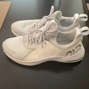 Women’s Nike Air Max Bella TR 3 sneakers size 7.5